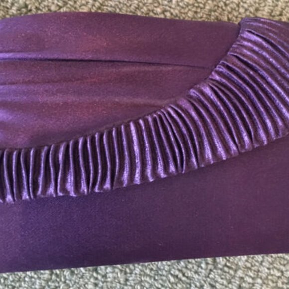 Jessica McClintock Purple Satin Evening Clutch with Hard Shell and Snap Closure - Picture 4 of 7